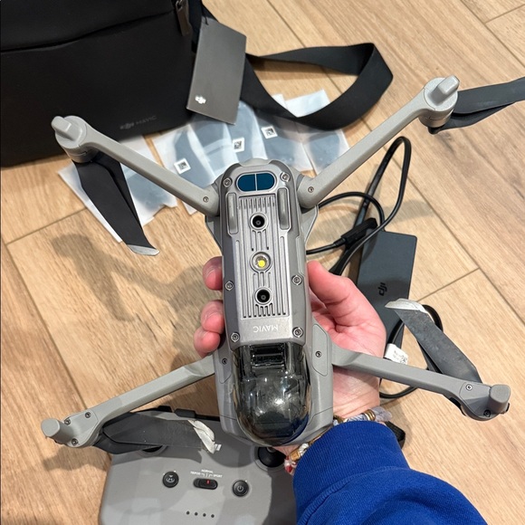 DJI Mavic Air 2 Gray Drone Set with Controller and Accessories
Flymore package - Picture 4 of 5
